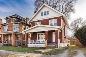 Large 5 Bedroom House Next to OSU, Sleeps 16